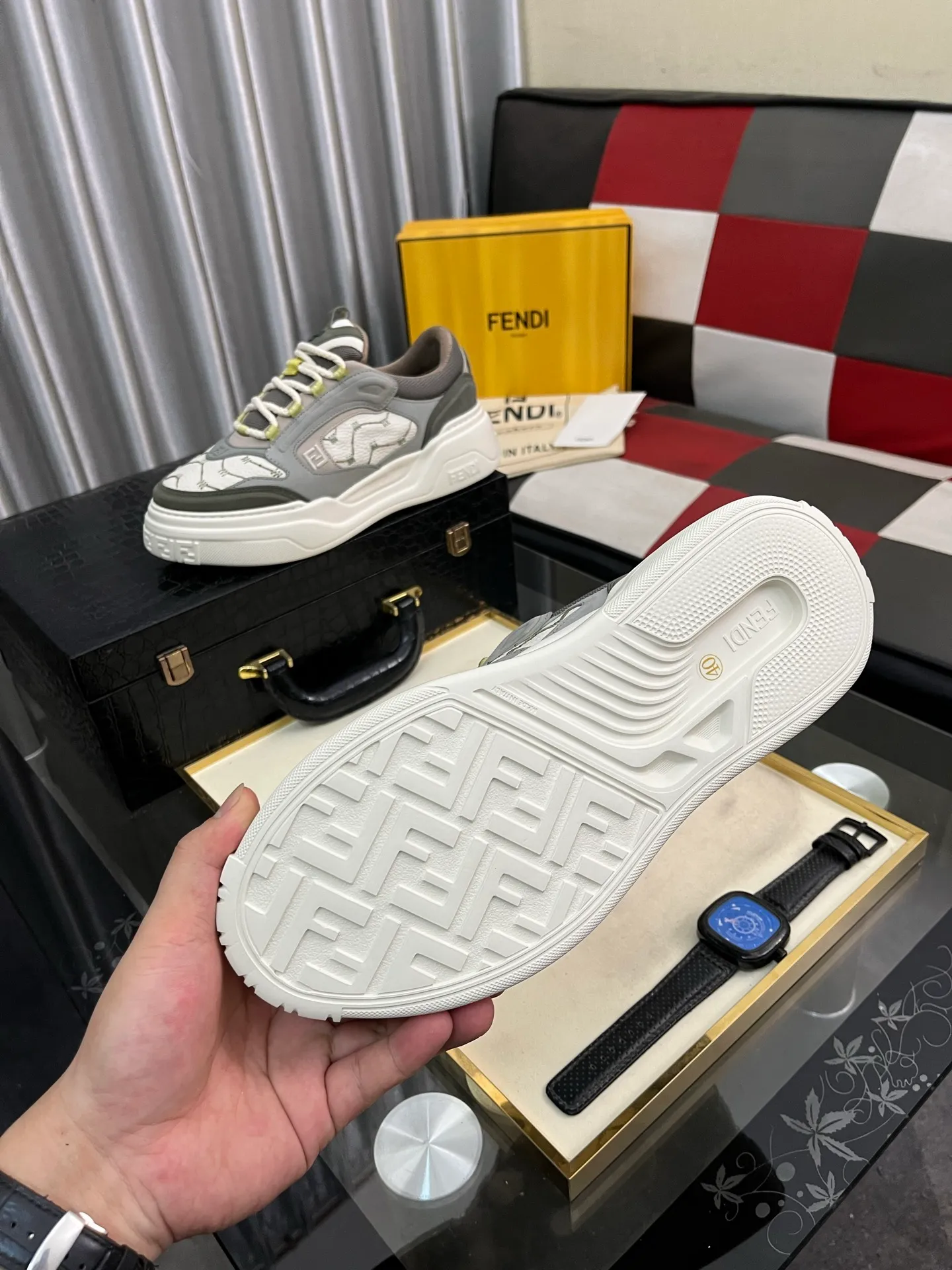 Men's Men's Shoes 💰700⌚️⌚️(Higher version) [Fendi] Fendi's latest casual shoes for men! Available at counters simultaneously! A one-to-one replica of the original. Made entirely of imported top-grain calfskin, the interior is made of top-grain water-dyed cowhide, and the original factory-supplied rubber outsole. Leading new fashion concepts. Matching code: 38-44. 45 can be customized and non-returnable!